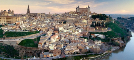 Barselona, Madrid, Toledo, Sevilla, Cordoba, Granada 2 ülke geziyoruz.